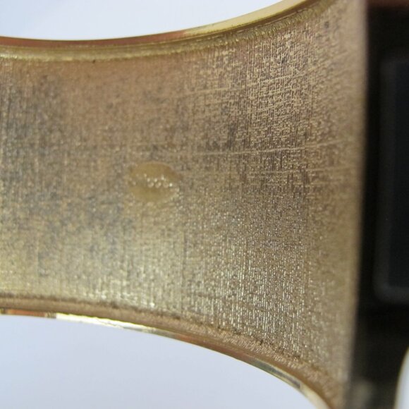 Chico's Goldtone Hinged 1.5" Wide Cuff Bracelet Clamp Magnetic 2 3/8" Open J4 B3 - Picture 3 of 6